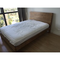 oak queen bed